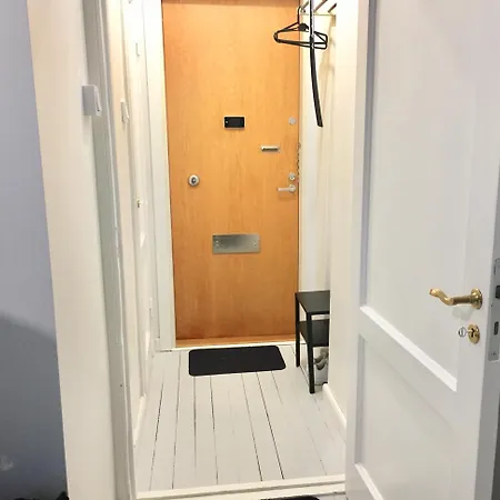 Bright Top Floor Studio In The Centre Huoneisto