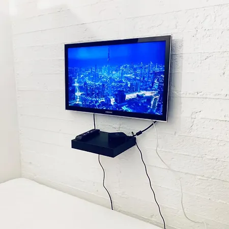 Bright Top Floor Studio In The Centre Huoneisto